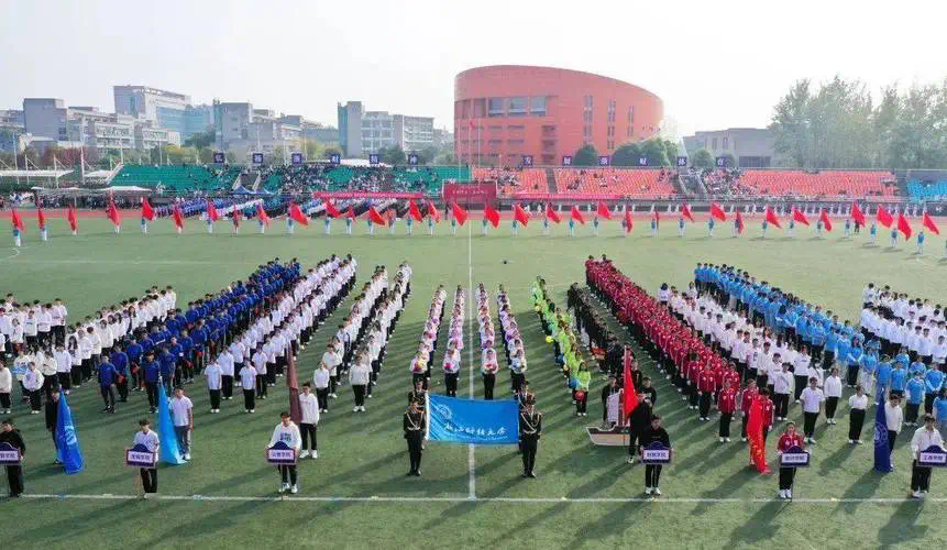网球拍空中运动规律是什么